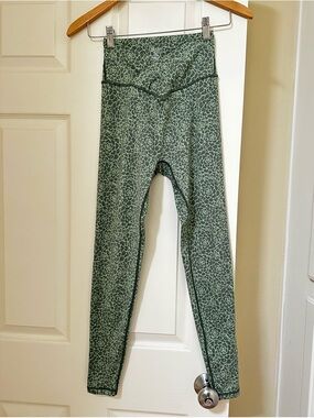 NWOT BuffBunny Sz S High-Rise Stretchy Siren Leggings in Eden Print Green